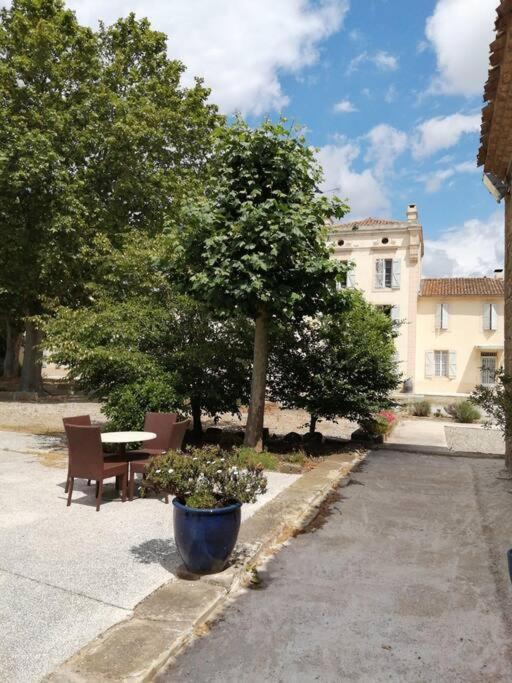 Le Soleil D Eugenie Appartement Dans Residence Avec Piscine Commune Pres De Carcassonne Olonzac Bagian luar foto