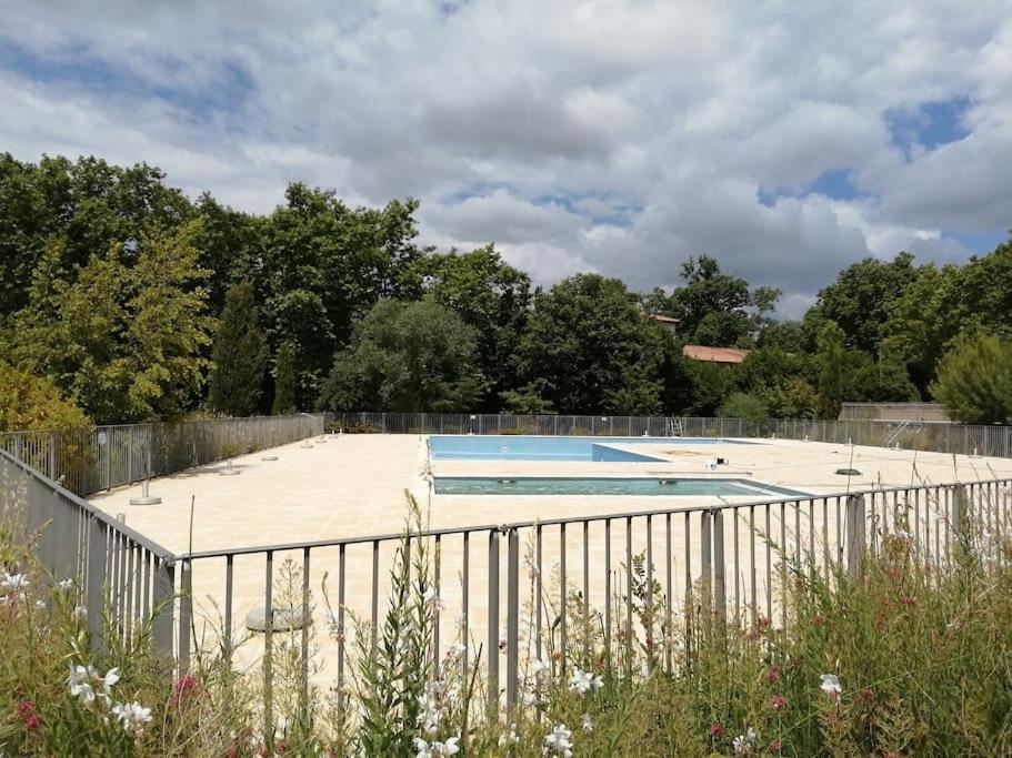 Le Soleil D Eugenie Appartement Dans Residence Avec Piscine Commune Pres De Carcassonne Olonzac Bagian luar foto