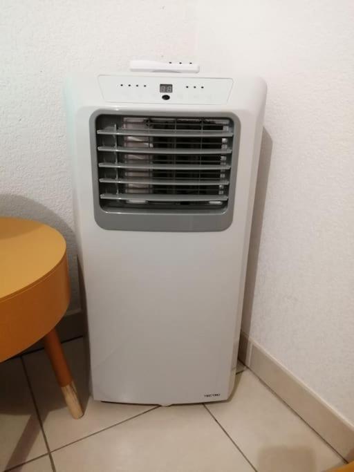 Le Soleil D Eugenie Appartement Dans Residence Avec Piscine Commune Pres De Carcassonne Olonzac Bagian luar foto