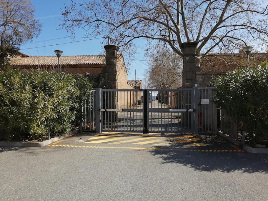 Le Soleil D Eugenie Appartement Dans Residence Avec Piscine Commune Pres De Carcassonne Olonzac Bagian luar foto