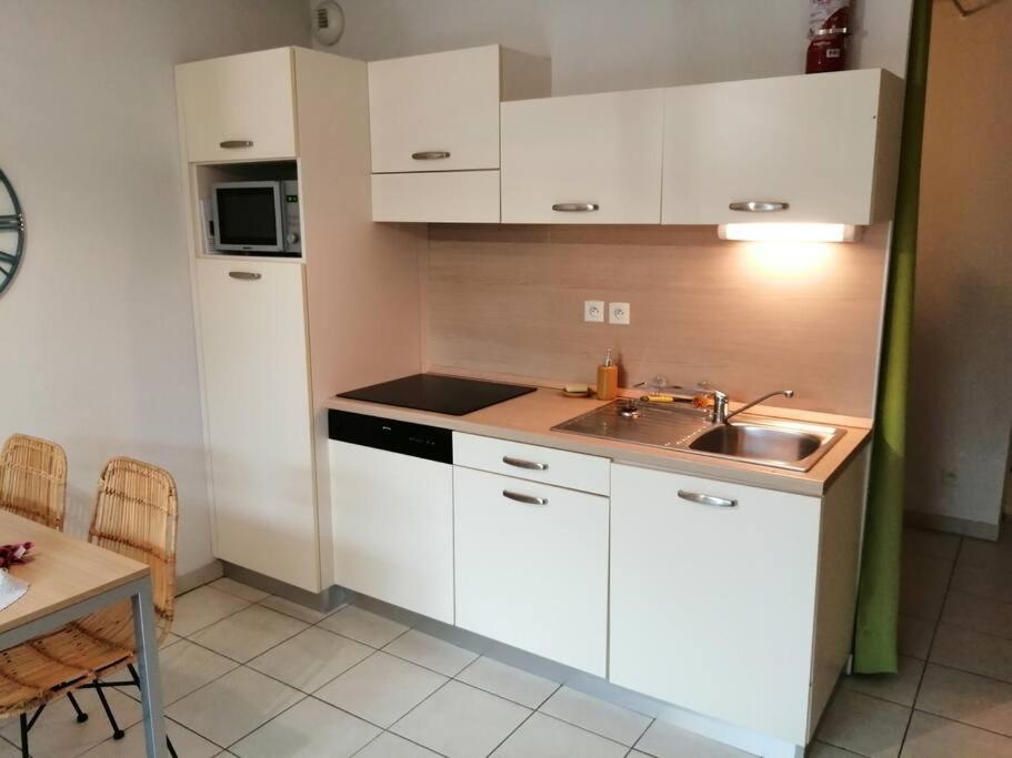 Le Soleil D Eugenie Appartement Dans Residence Avec Piscine Commune Pres De Carcassonne Olonzac Bagian luar foto