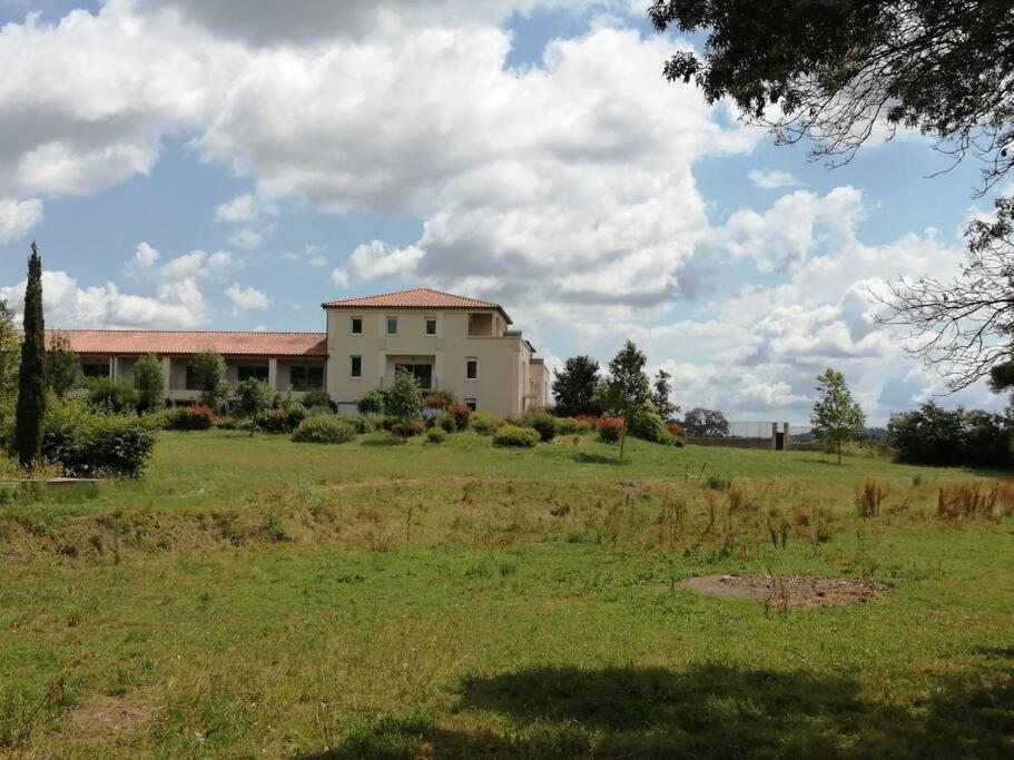 Le Soleil D Eugenie Appartement Dans Residence Avec Piscine Commune Pres De Carcassonne Olonzac Bagian luar foto